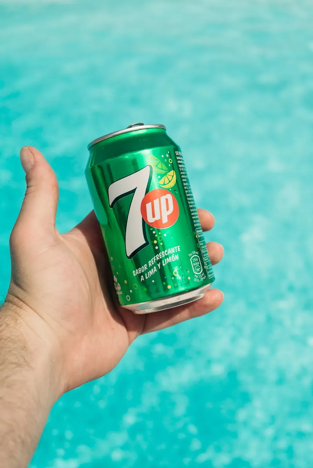 7. 7UP Gold (1988–1989): A Brand That Contradicted Itself (Image Credits: Unsplash)