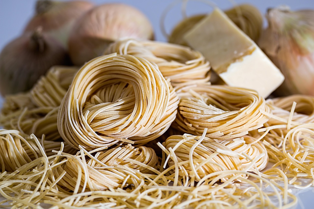 Whole Wheat Pasta with Tomato Sauce (image credits: pixabay)