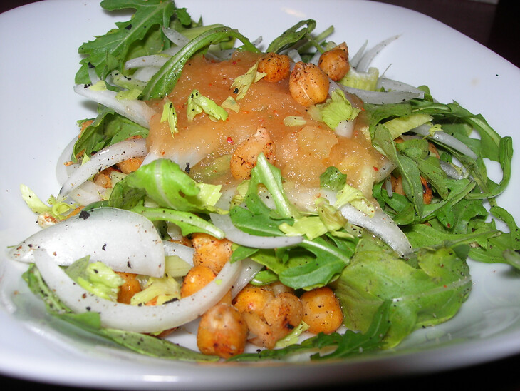 No-Cook Mediterranean Chickpea Salad (image credits: flickr)