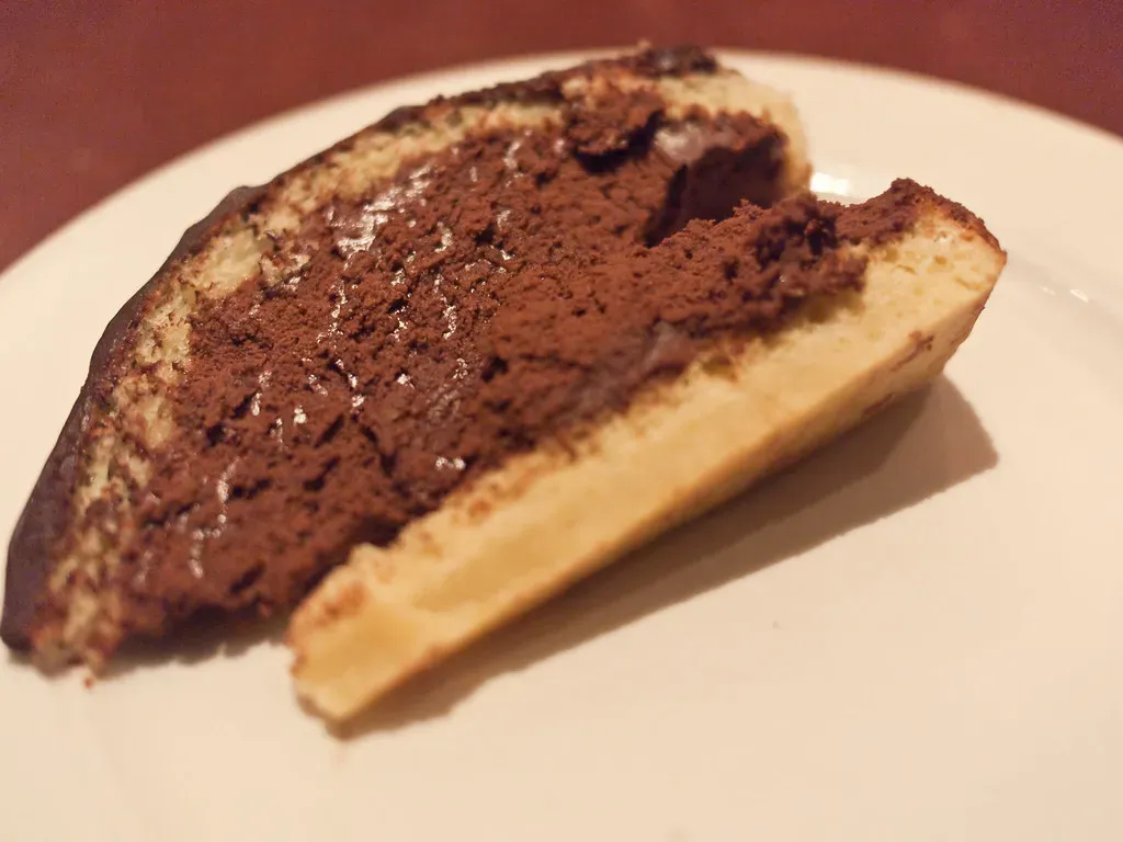 Tips for Keeping Any Chocolate Dessert Light (Edsel L, Flickr, CC BY-SA 2.0)