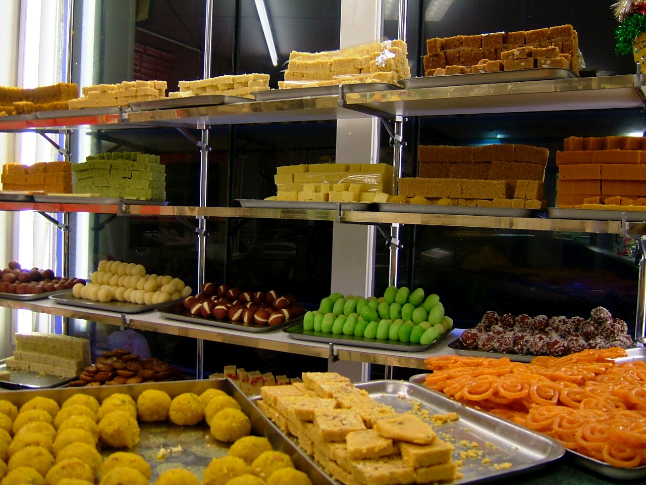 More Frequent Rotating and Seasonal Displays (image credits: wikimedia)