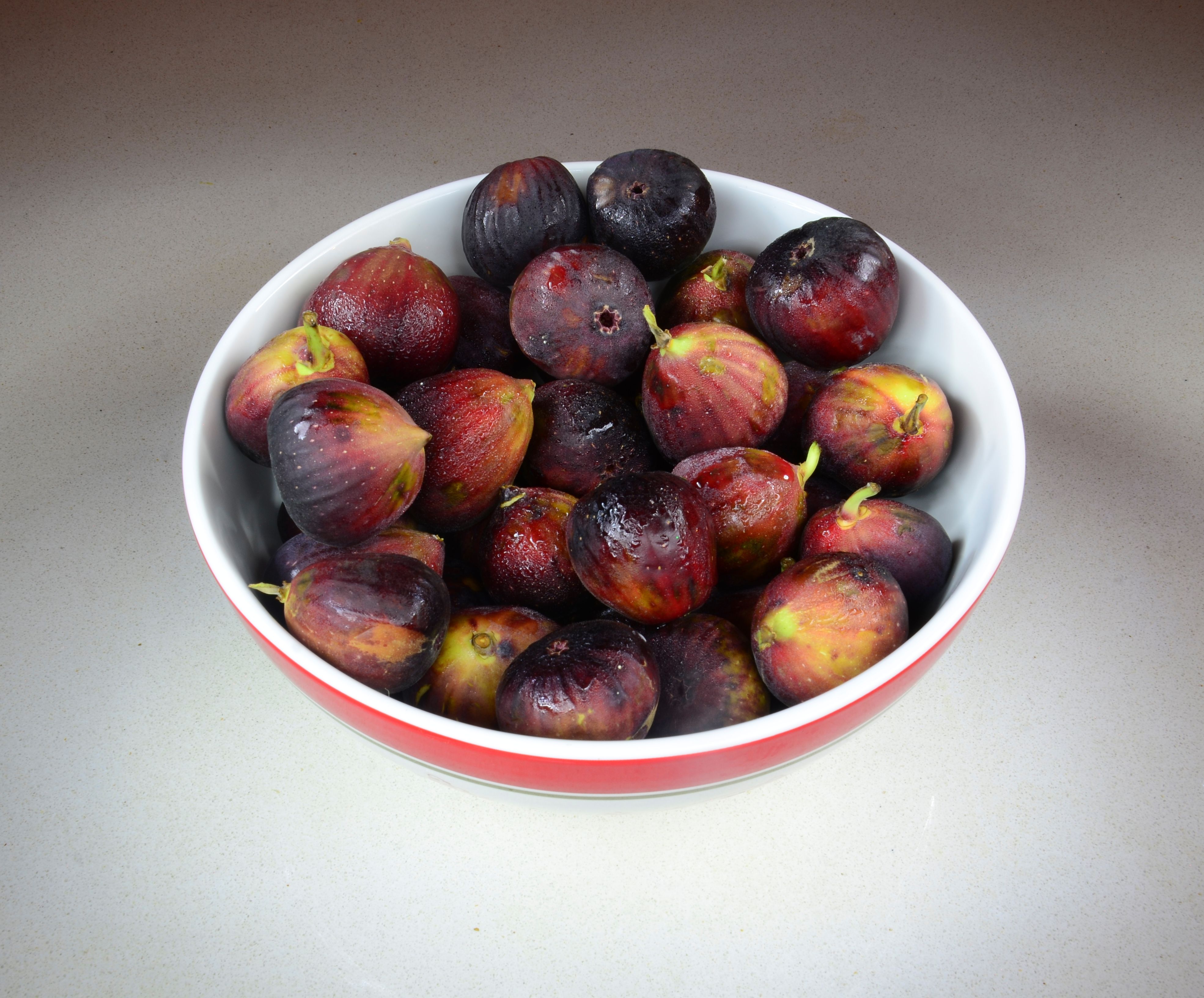 Figs (image credits: wikimedia)