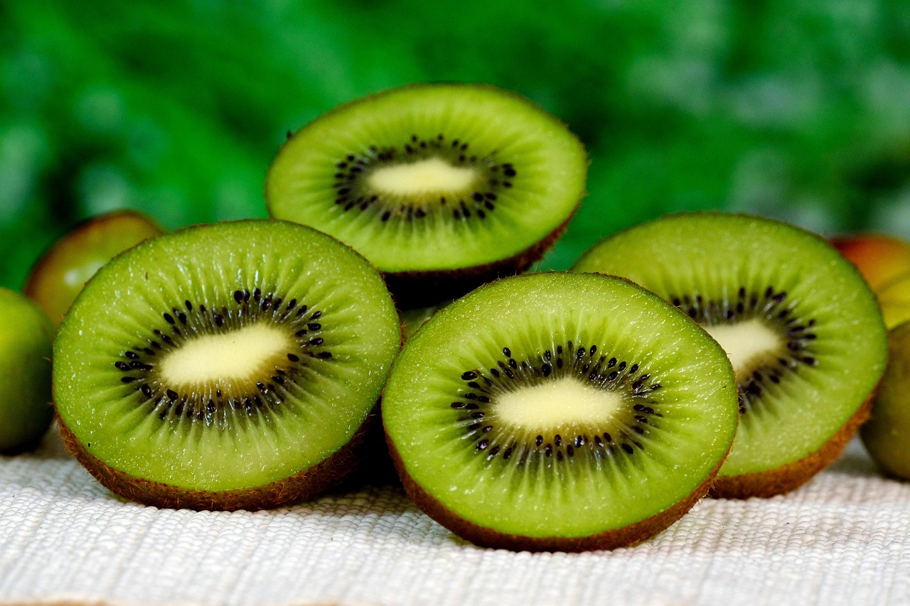 Kiwi: A Surprising Sleep Booster (image credits: pixabay)