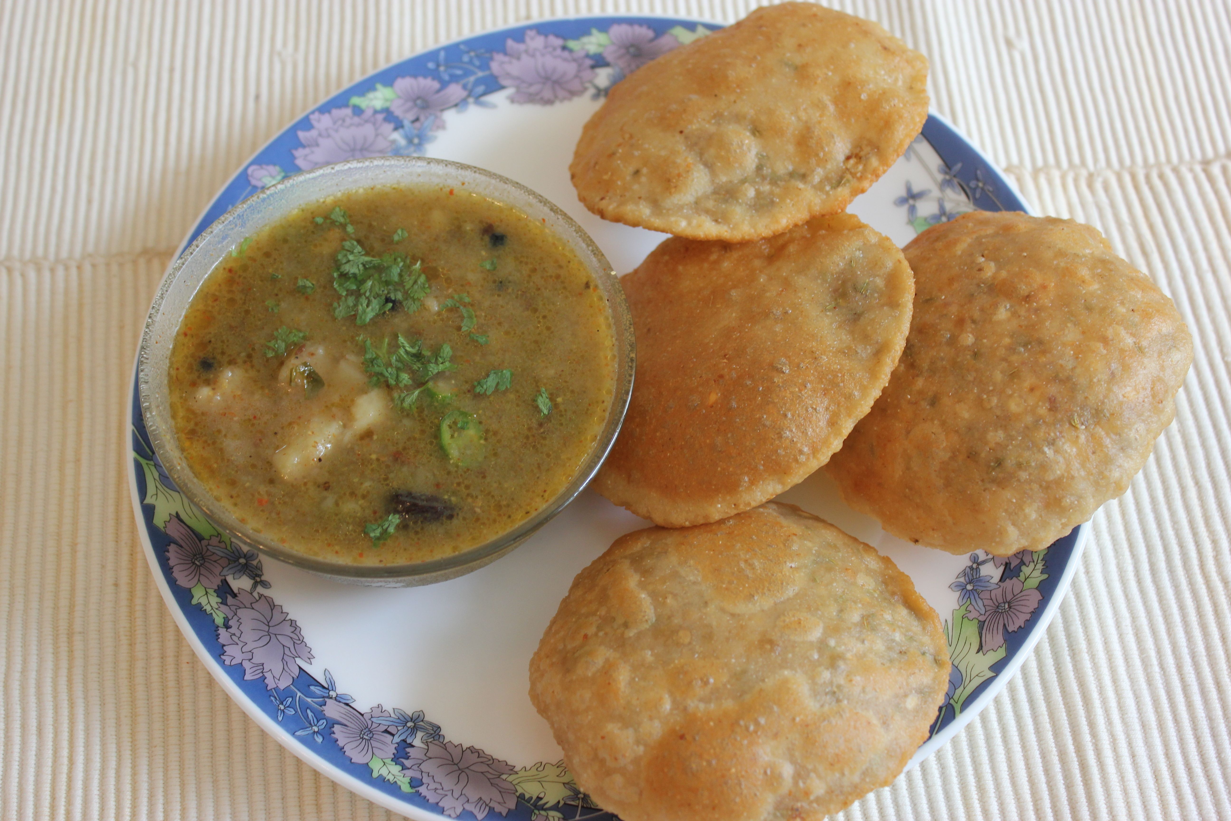 6. Chole Bhature: North India’s Fluffy, Spicy Powerhouse (image credits: wikimedia)
