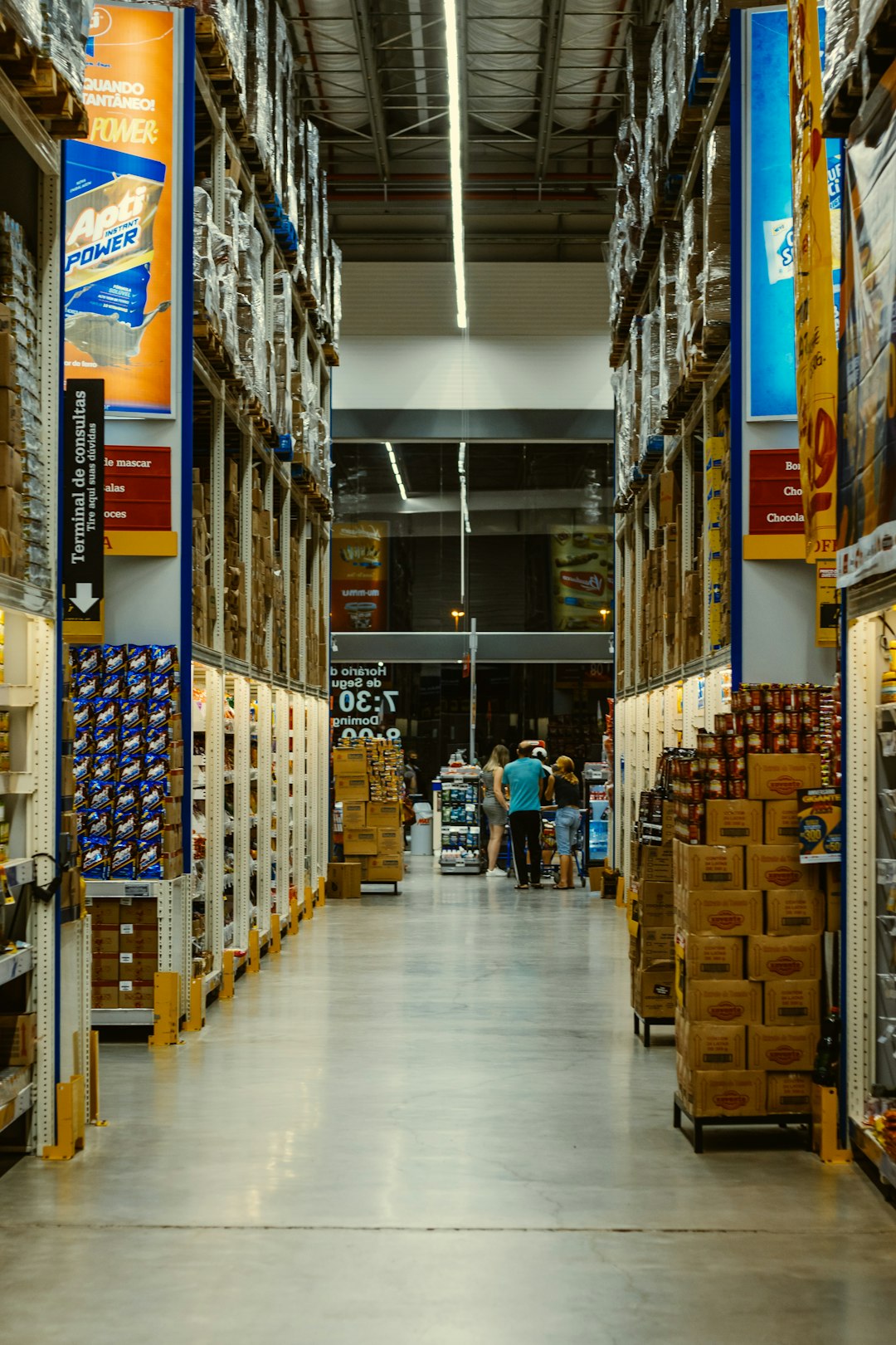 Shopping at Discount Grocers and Warehouse Clubs (image credits: unsplash)