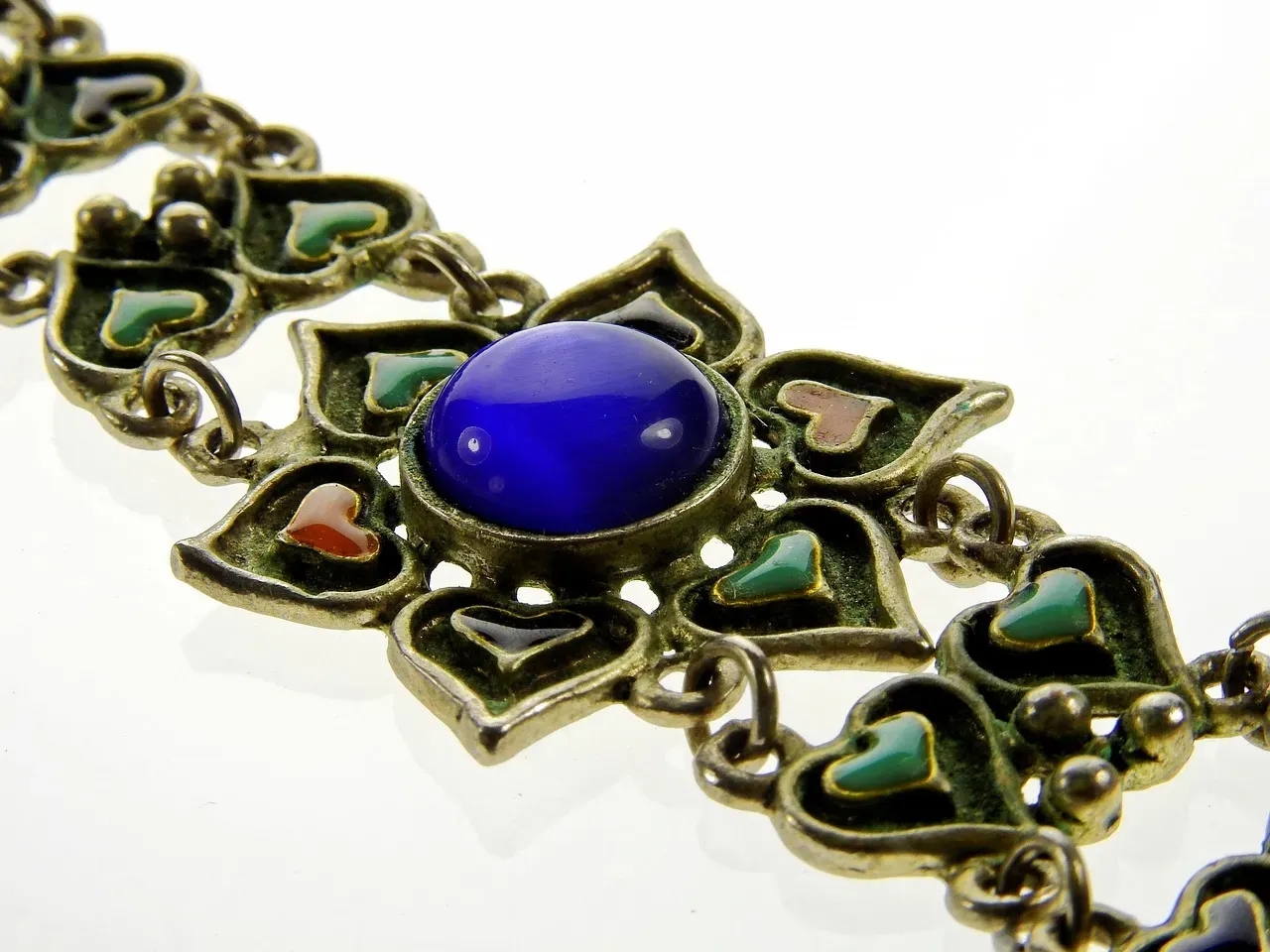 Jewelry With Personal Significance (Image Credits: Pixabay)
