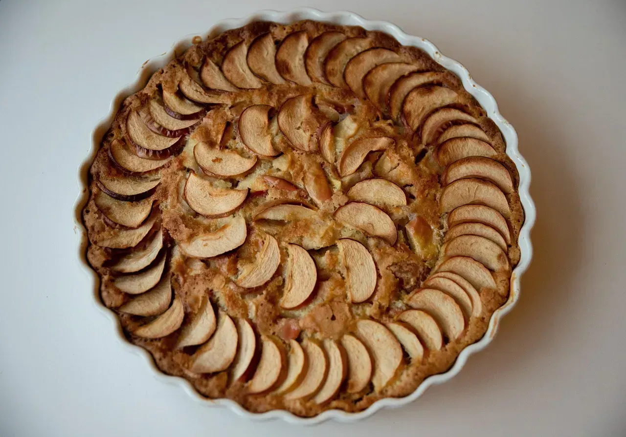 7. Medieval Apple Pie Sweetened with Figs and Raisins, No Sugar (Image Credits: Pixabay)