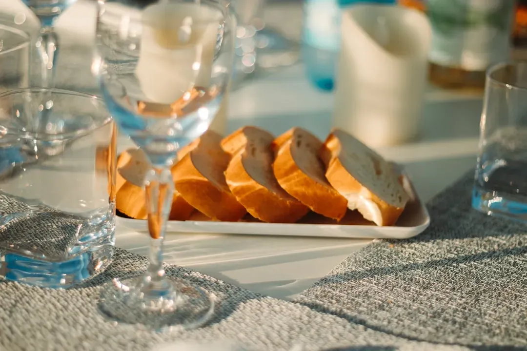 1. Biting Directly Into the Whole Roll (Image Credits: Unsplash)