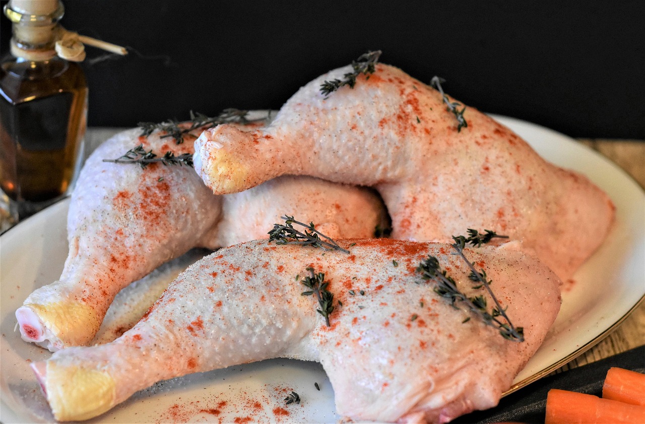 Raw Chicken Without Proper Temperature Control (image credits: pixabay)