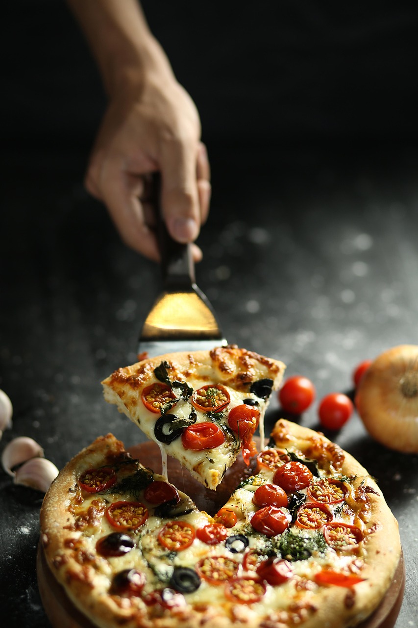 Pizza with Leftover Toppings (image credits: pixabay)