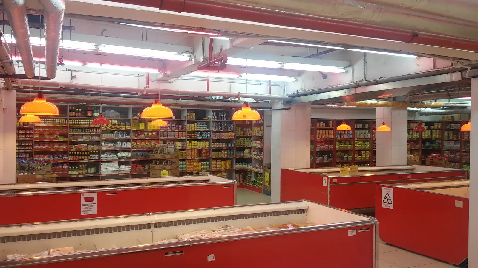 No Windows or Clocks Keep You Shopping Longer (Image Credits: Wikimedia)