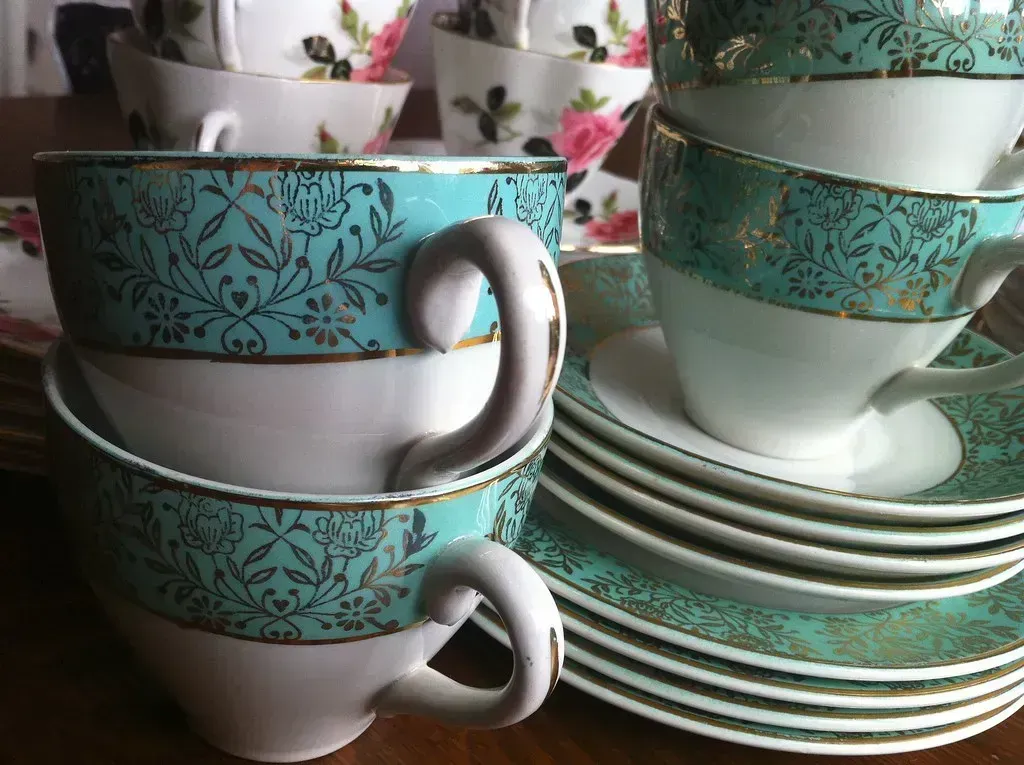 Blue Dianthus Pyrex Mixing Bowls (Image Credits: Flickr)
