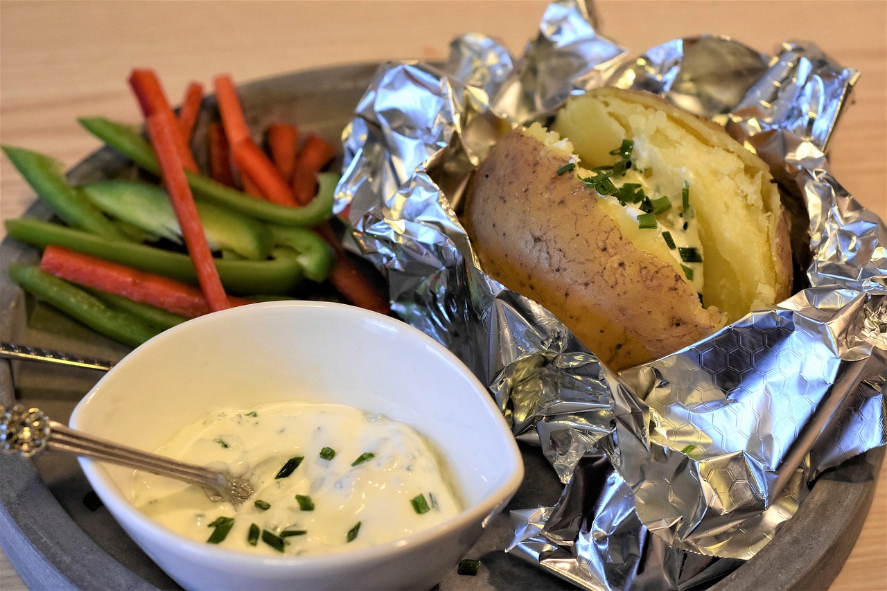 6. Baked Potatoes: A Fiber-Rich Side (image credits: pixabay)