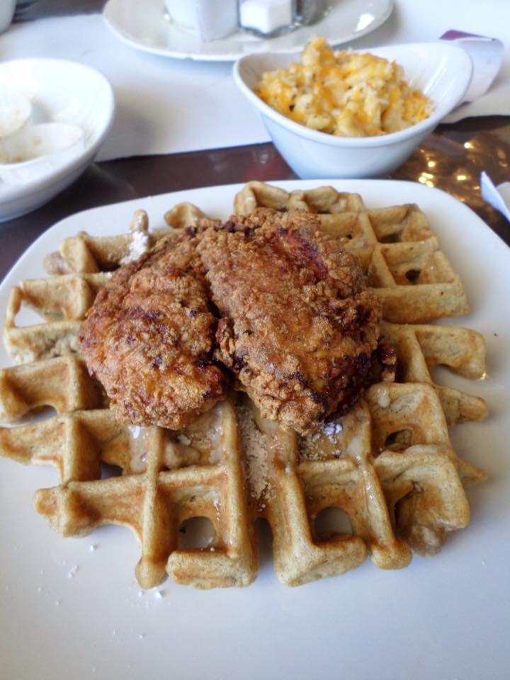 Chicken and Waffles: The Sweet-Savory Revolution (image credits: wikimedia)