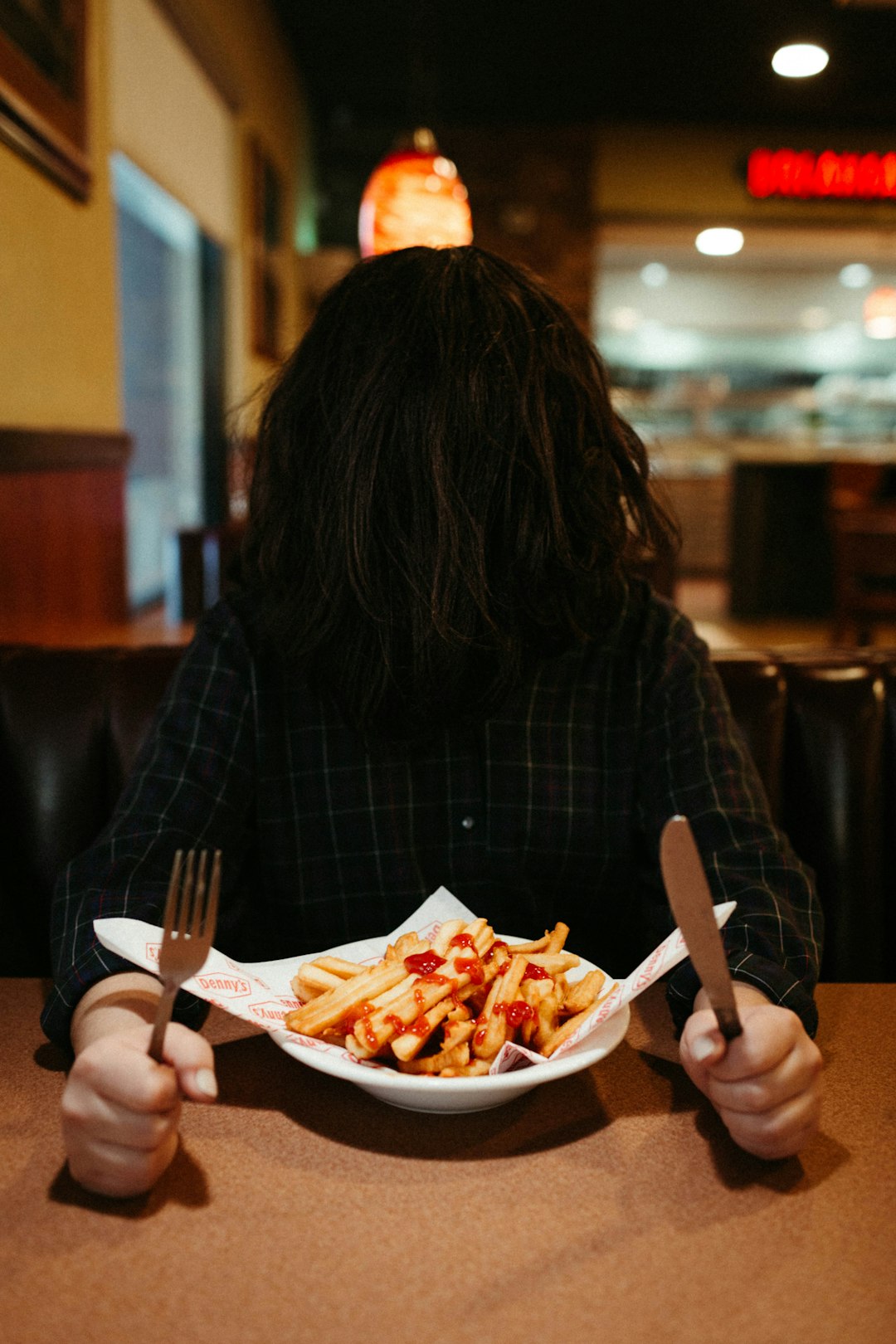 Eating Like a Zombie in Front of the Screen (image credits: unsplash)