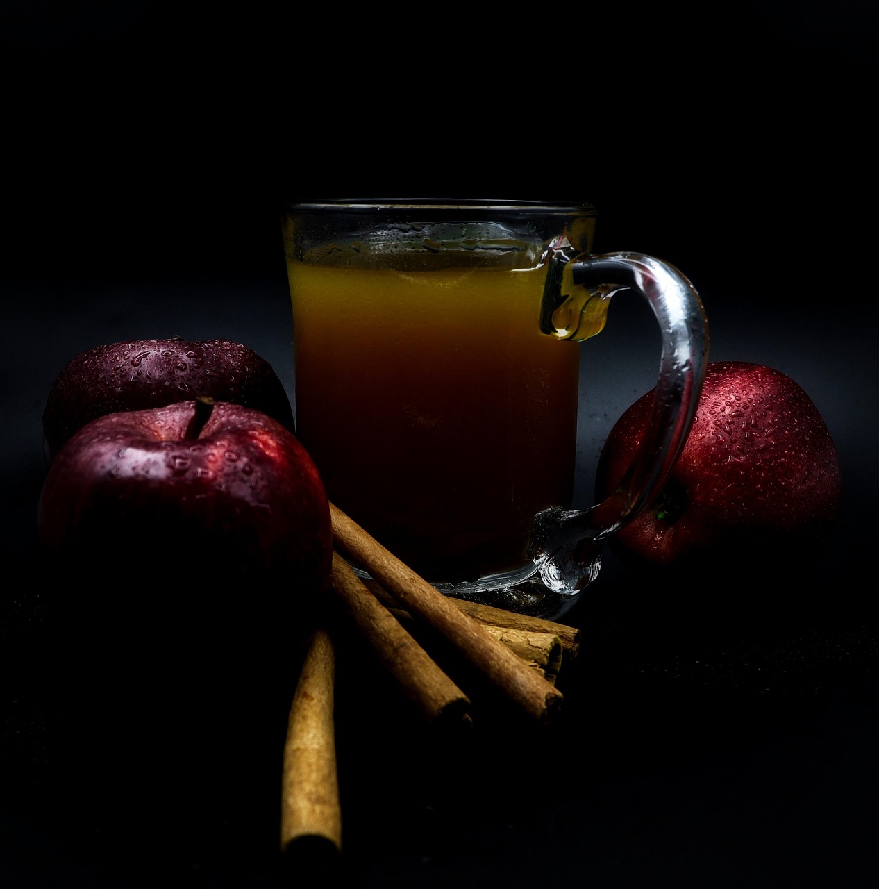 Cinnamon-Apple Cider Vinegar Tonic (image credits: pixabay)