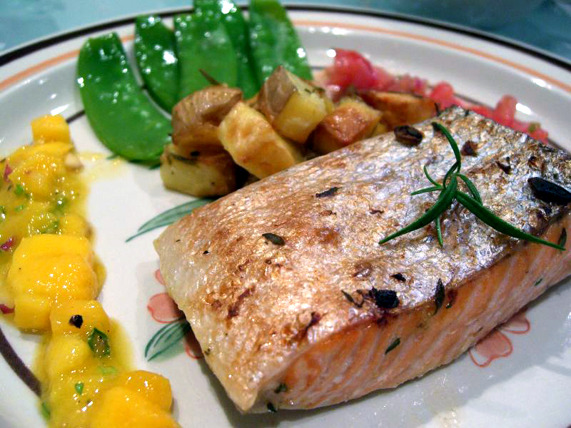 Salmon with Mango Salsa over Coconut Rice (Image Credits: Wikimedia)