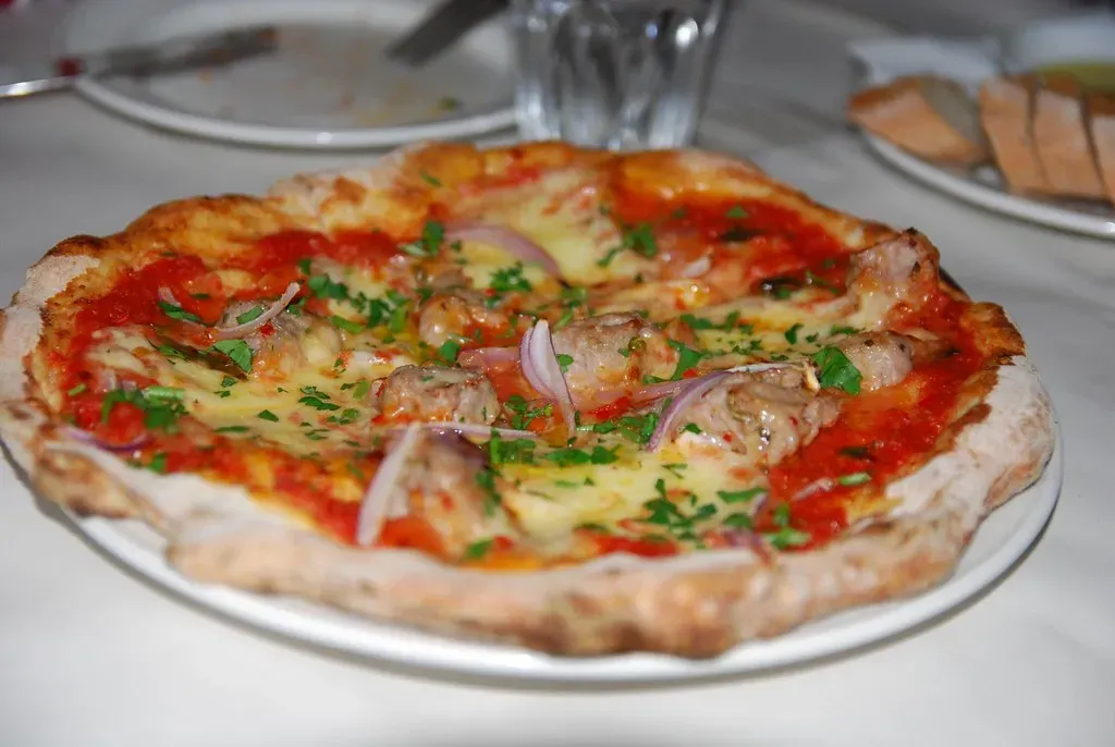 Pizza Hut Pilots a Whole New Restaurant Concept (Image Credits: Flickr)