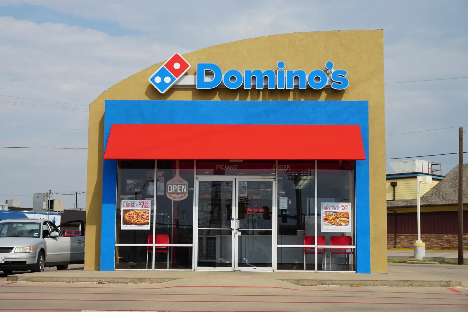 10. Domino's: Pizza and Wings Shrinking (Image Credits: Wikimedia)