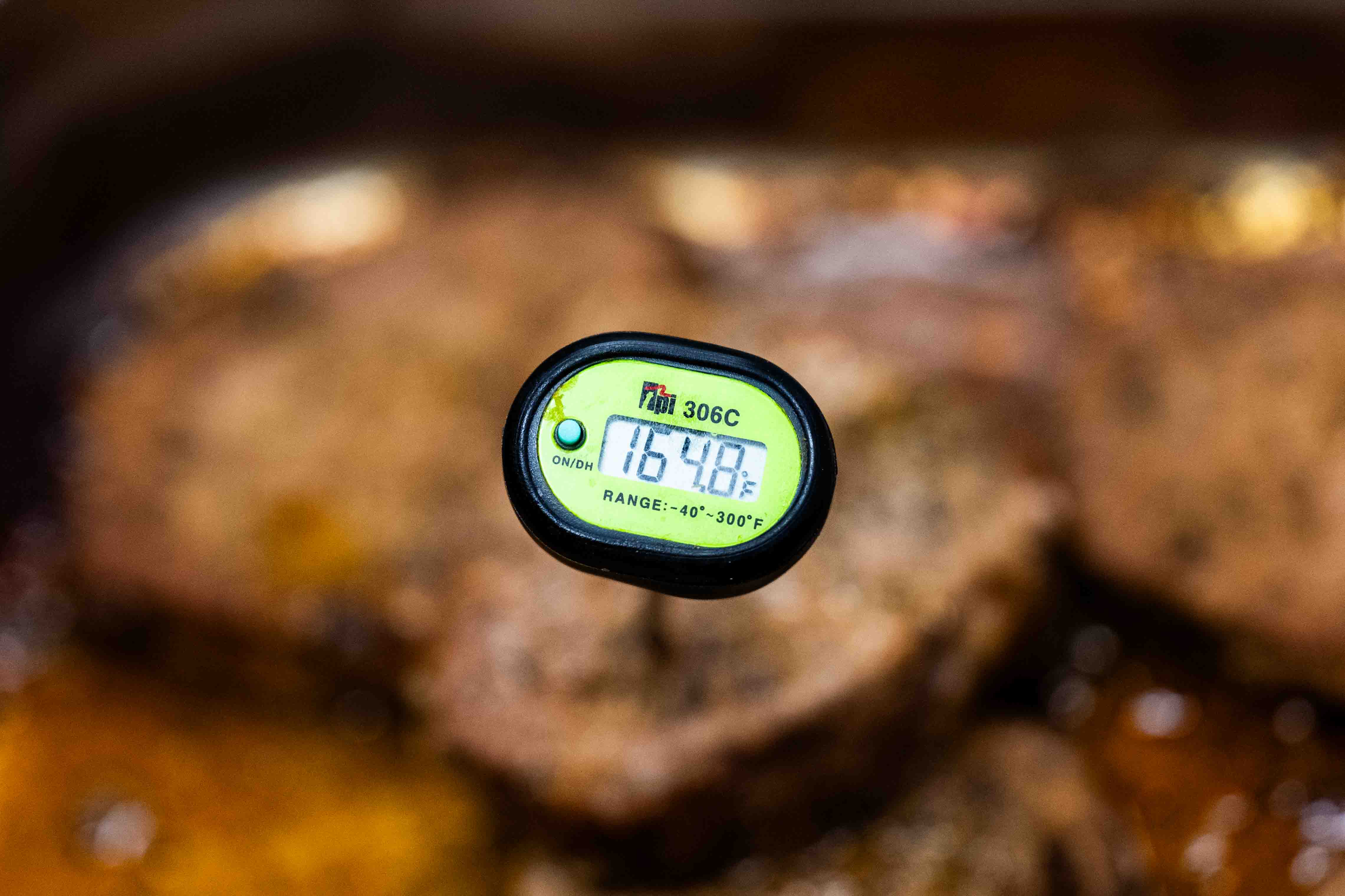 Temperature Control: The Key to Perfection (image credits: wikimedia)