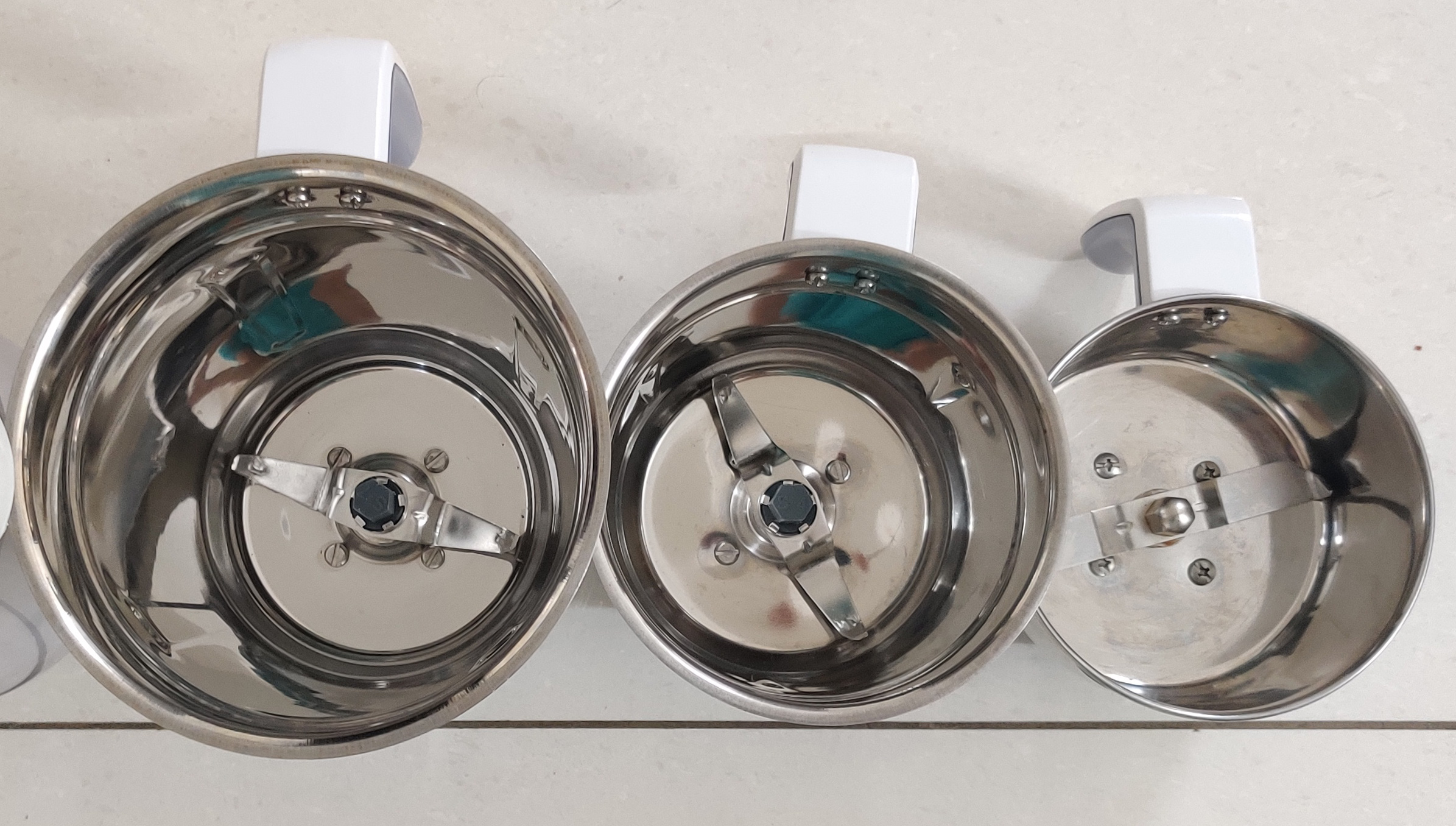 Oster Versa Professional: The Serrated Edge Trap (image credits: wikimedia)