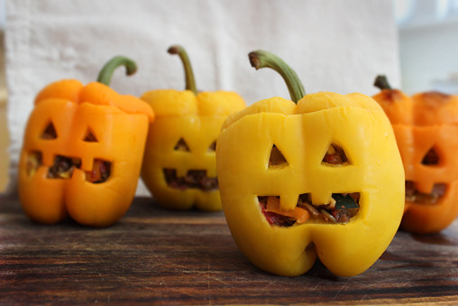 Jack-O'-Lantern Stuffed Peppers (Image Credits: Flickr)