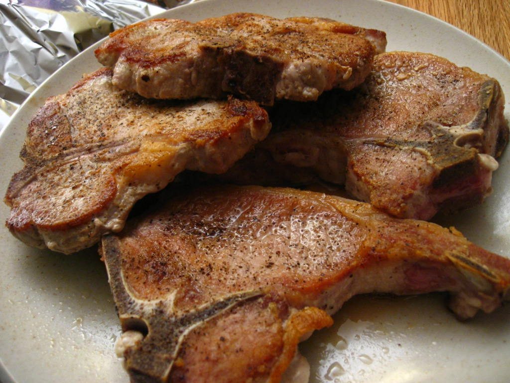 Pork Chops with Fruit Glaze (Image Credits: Wikimedia)