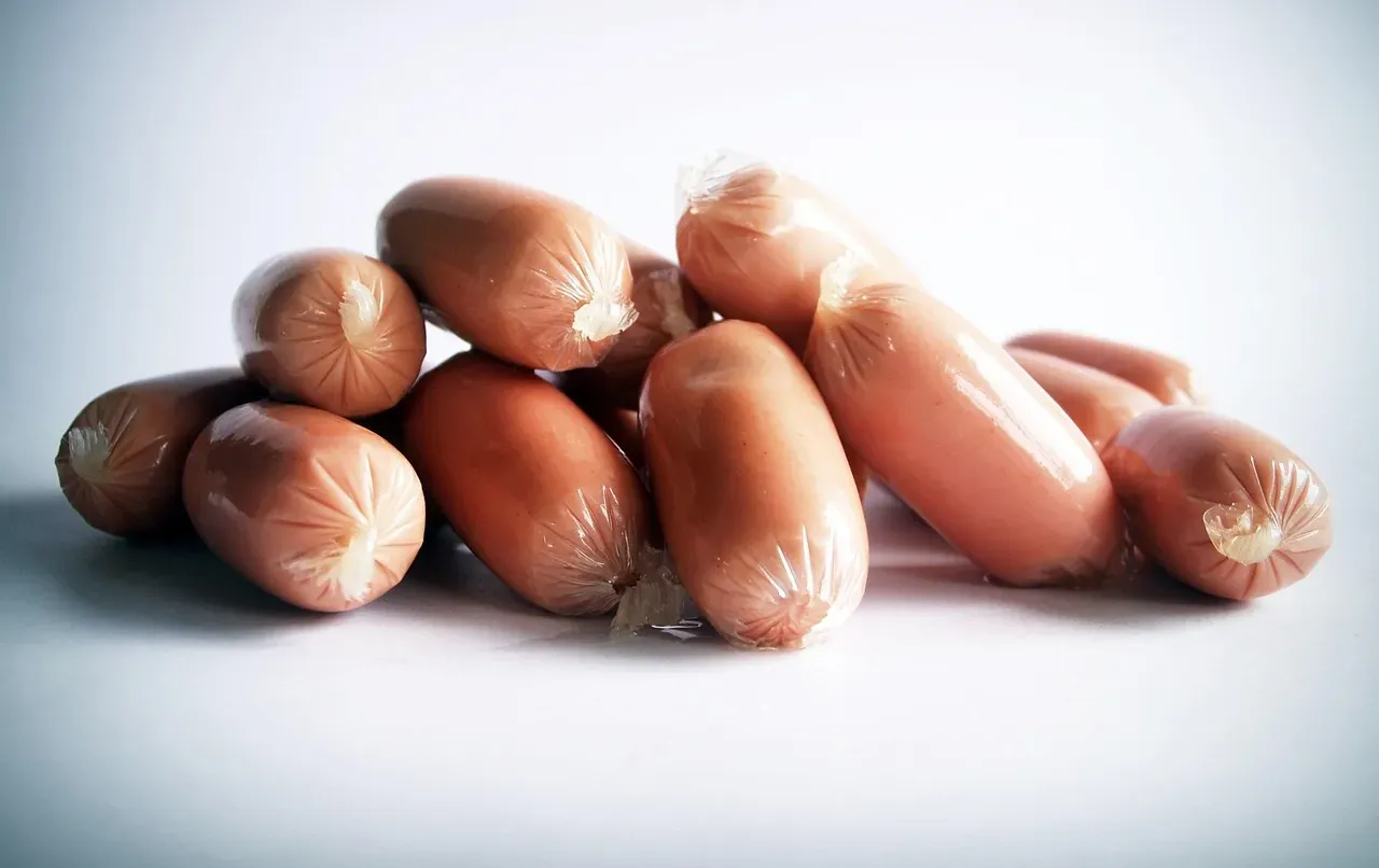 10. Sodium Nitrite in Processed Meats (Image Credits: Pixabay)