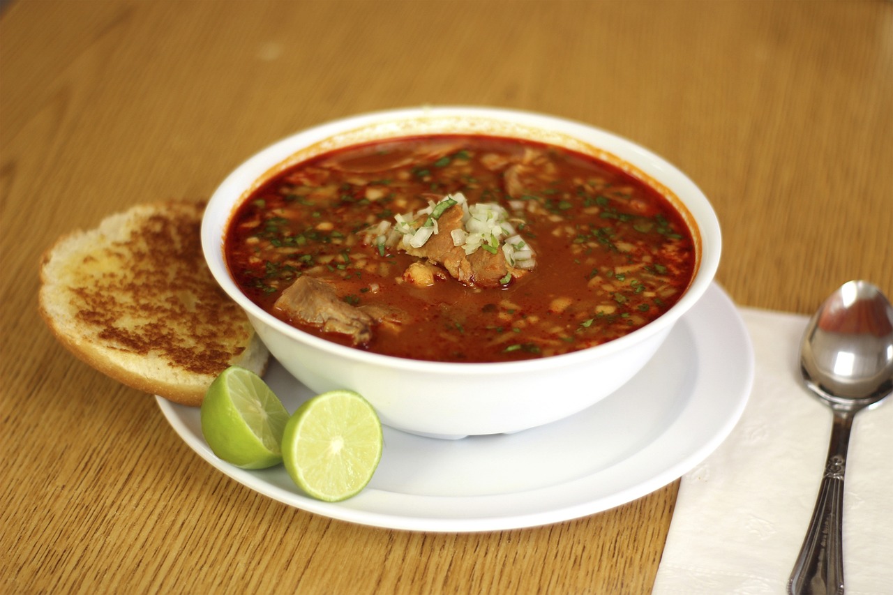 Mexico's Chilaquiles Rojos: Breakfast with a Fiery Soul (image credits: pixabay)