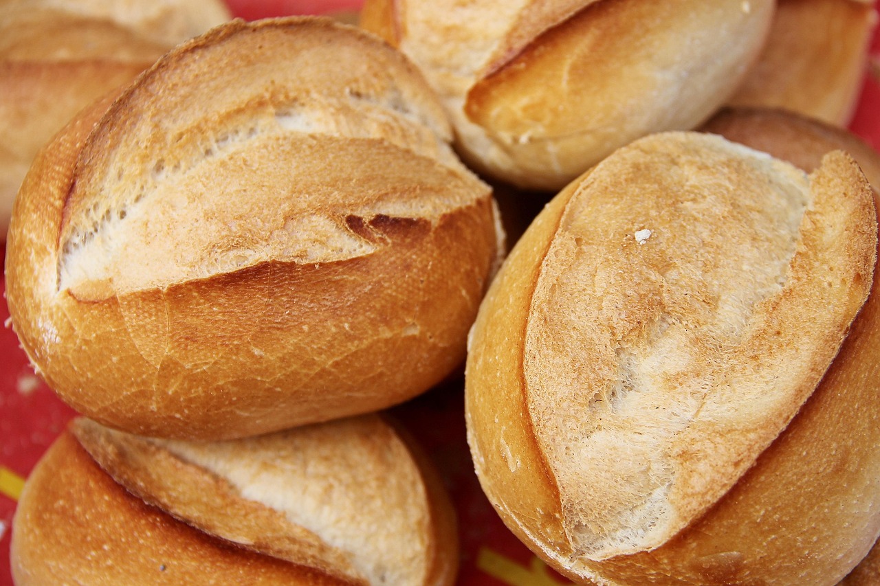 Bread and Rolls (image credits: pixabay)