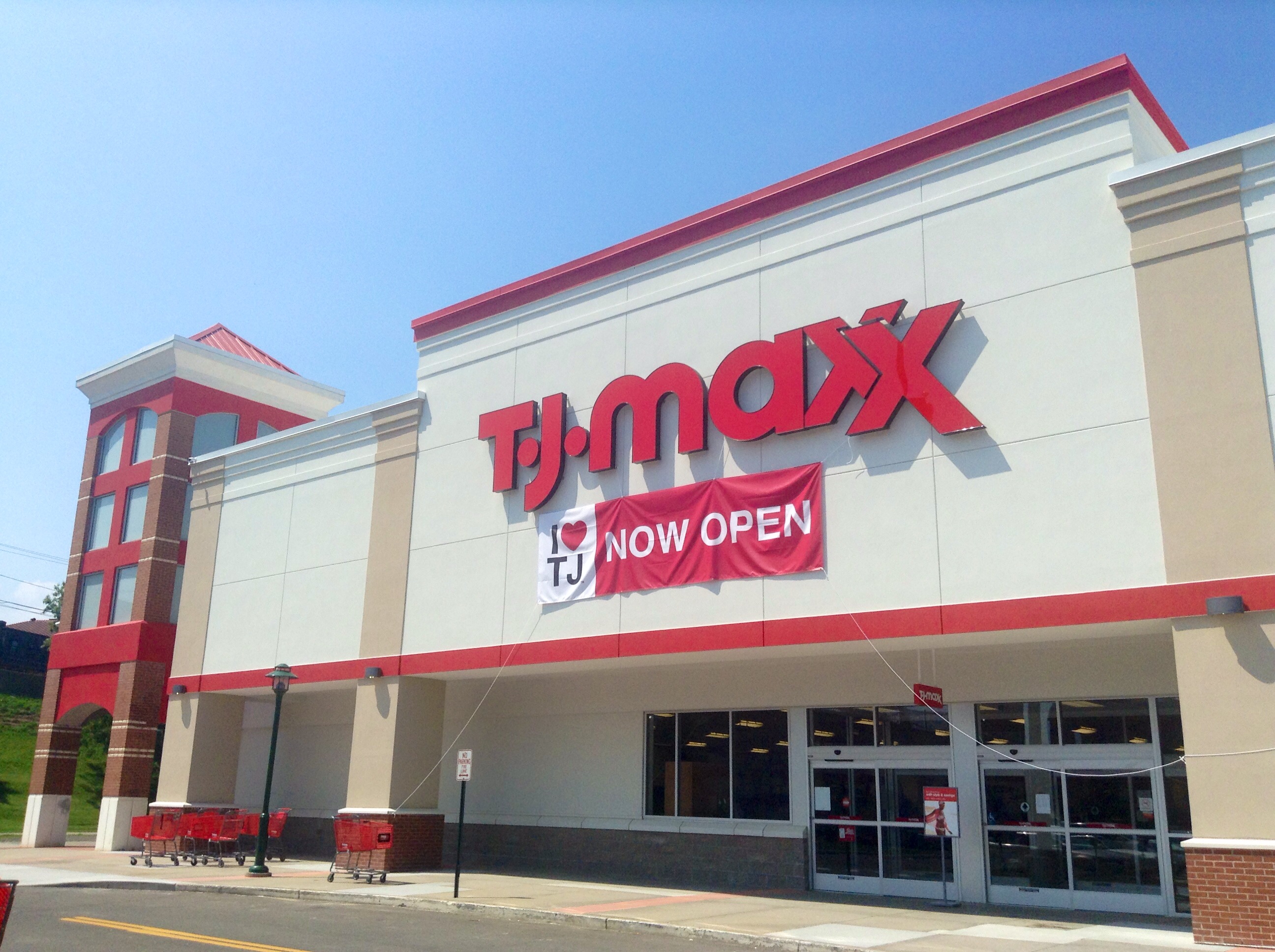 Utah Markets Double Down on Value Shopping (image credits: TJ Maxx, CC BY 2.0, https://commons.wikimedia.org/w/index.php?curid=91581951)