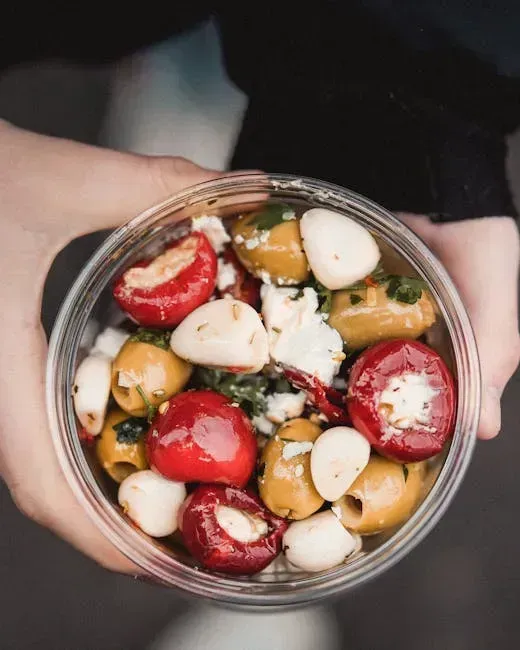 2. Pre-Made Salads from Grab-and-Go Counters (Image Credits: Pexels)