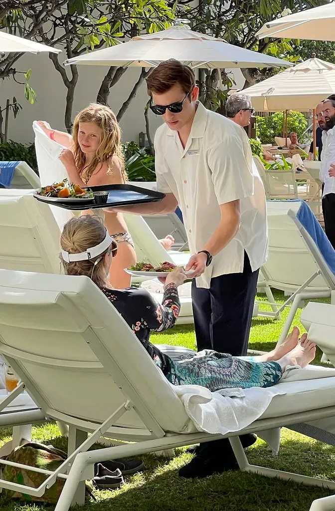 Dress and Grooming Offer Instant Clues (Image Credits: Flickr)