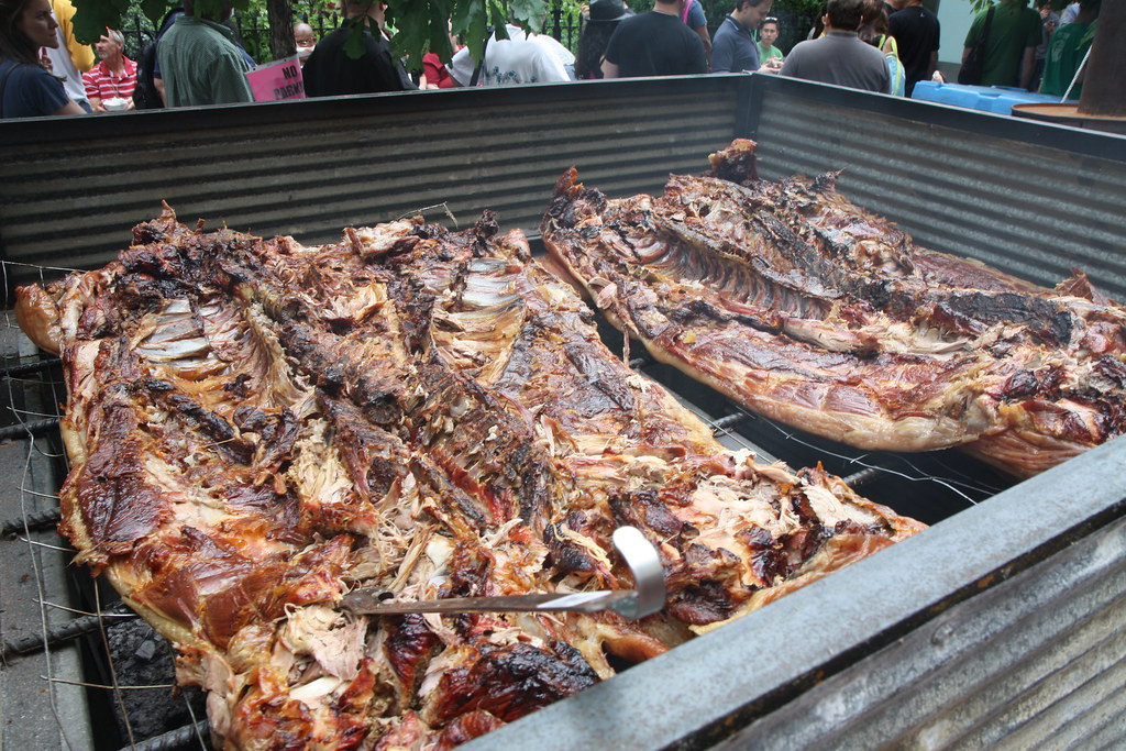 West Tennessee Whole-Hog BBQ - The Vanishing Art (image credits: flickr)