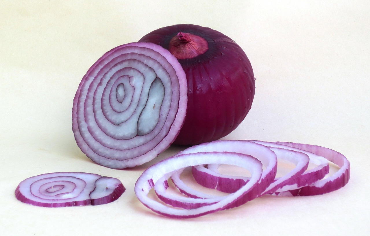 Onions: The Tear-Inducing Time Bombs (image credits: pixabay)
