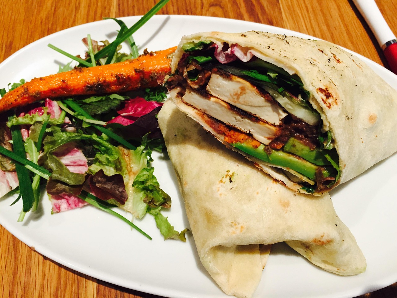 Vegetarian Black Bean Crunchwrap at Taco Bell (image credits: pixabay)