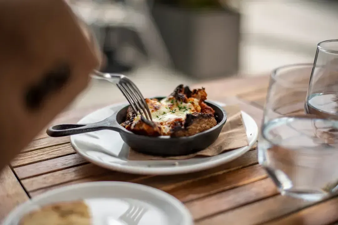 4. The Restaurant Prioritizes Gimmicks Over Genuine Food Quality (Image Credits: Unsplash)