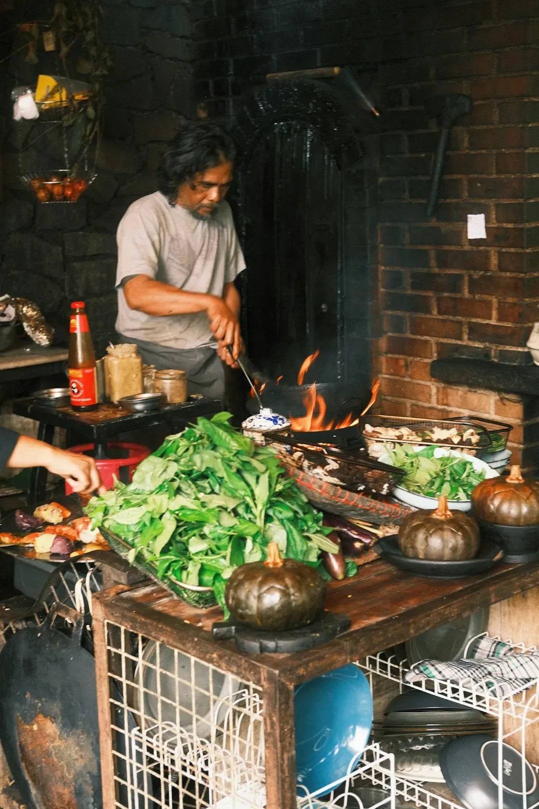 3. Swap Salt for Herbs, Spices, and Global Flavors (Image Credits: Unsplash)