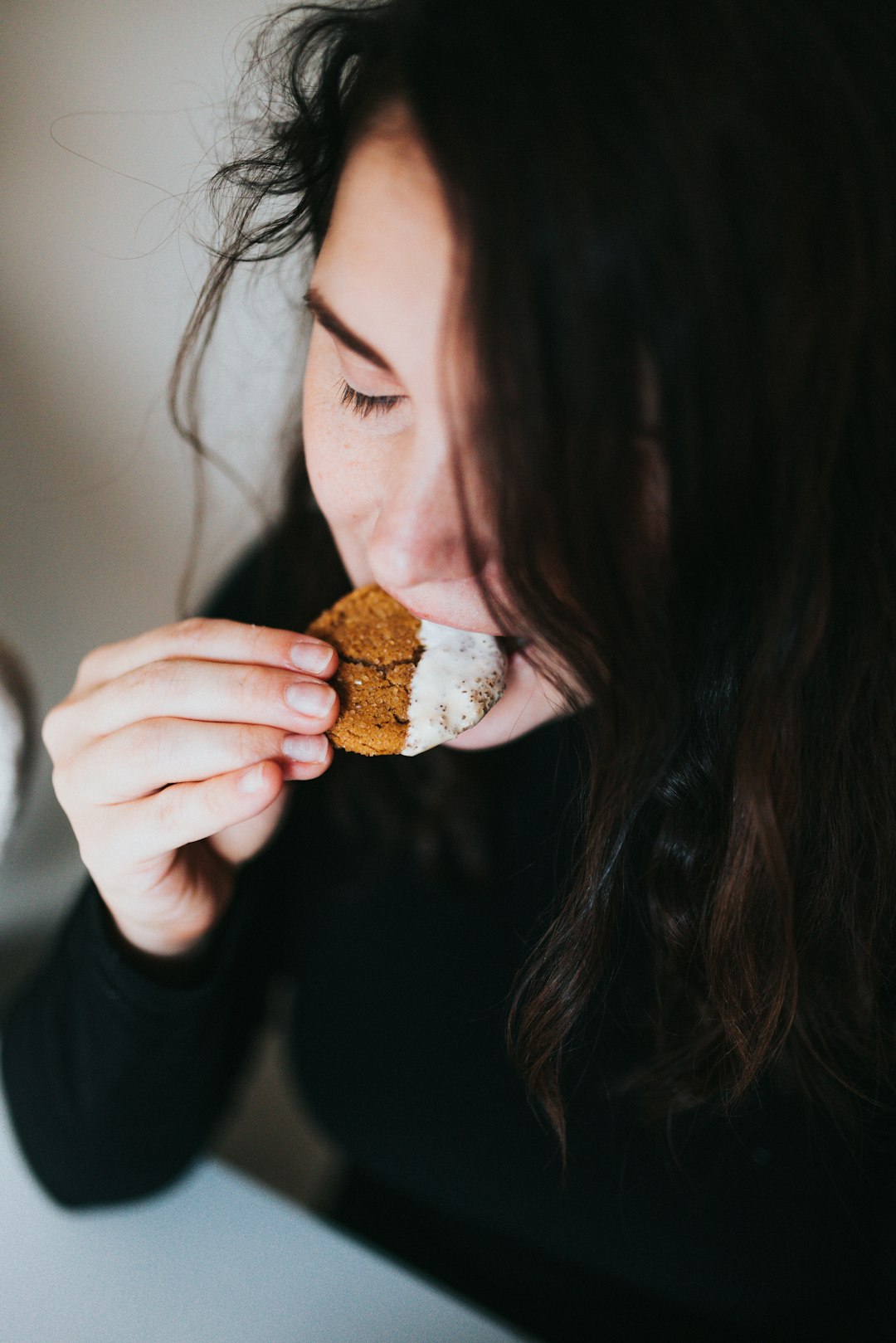 Mindful Snacking for Maximum Benefit (Image Credits: Unsplash)