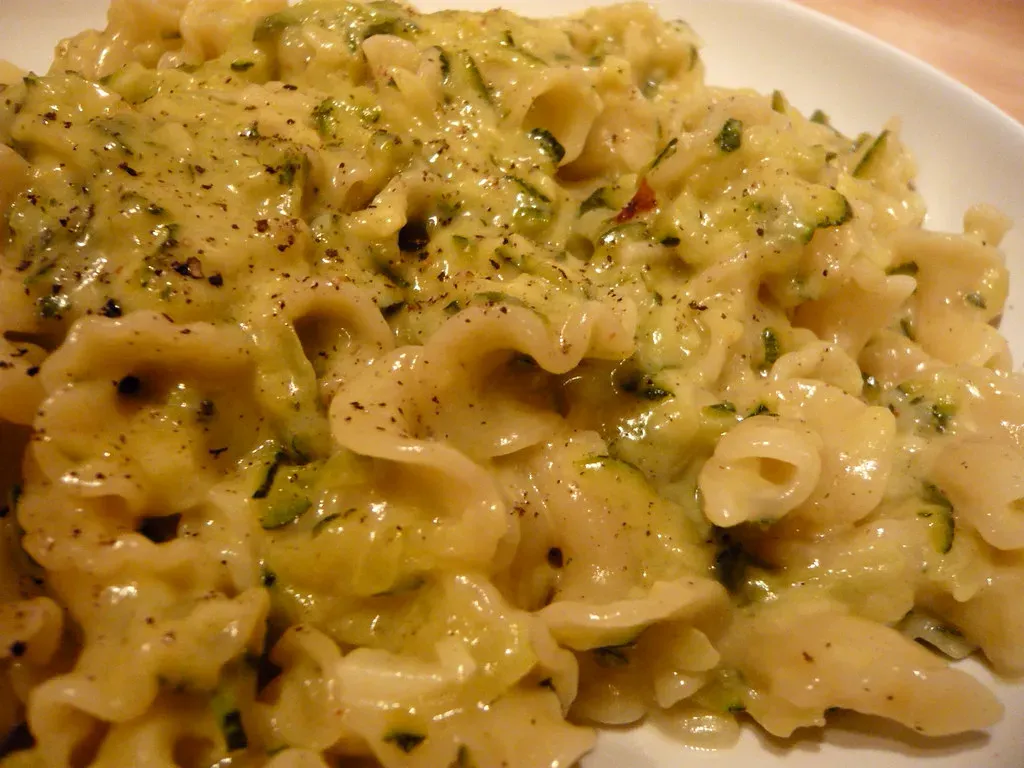 Pisces (February 19 – March 20): Creamy Pasta and the Softness of Surrender (Image Credits: Flickr)