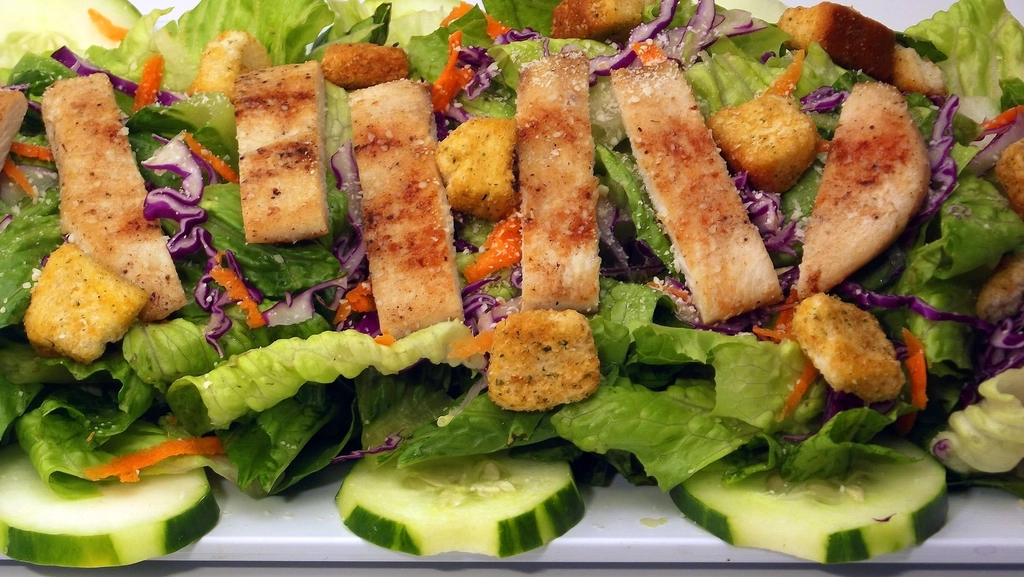 Greek Village Salad With Grilled Chicken (image credits: rawpixel)