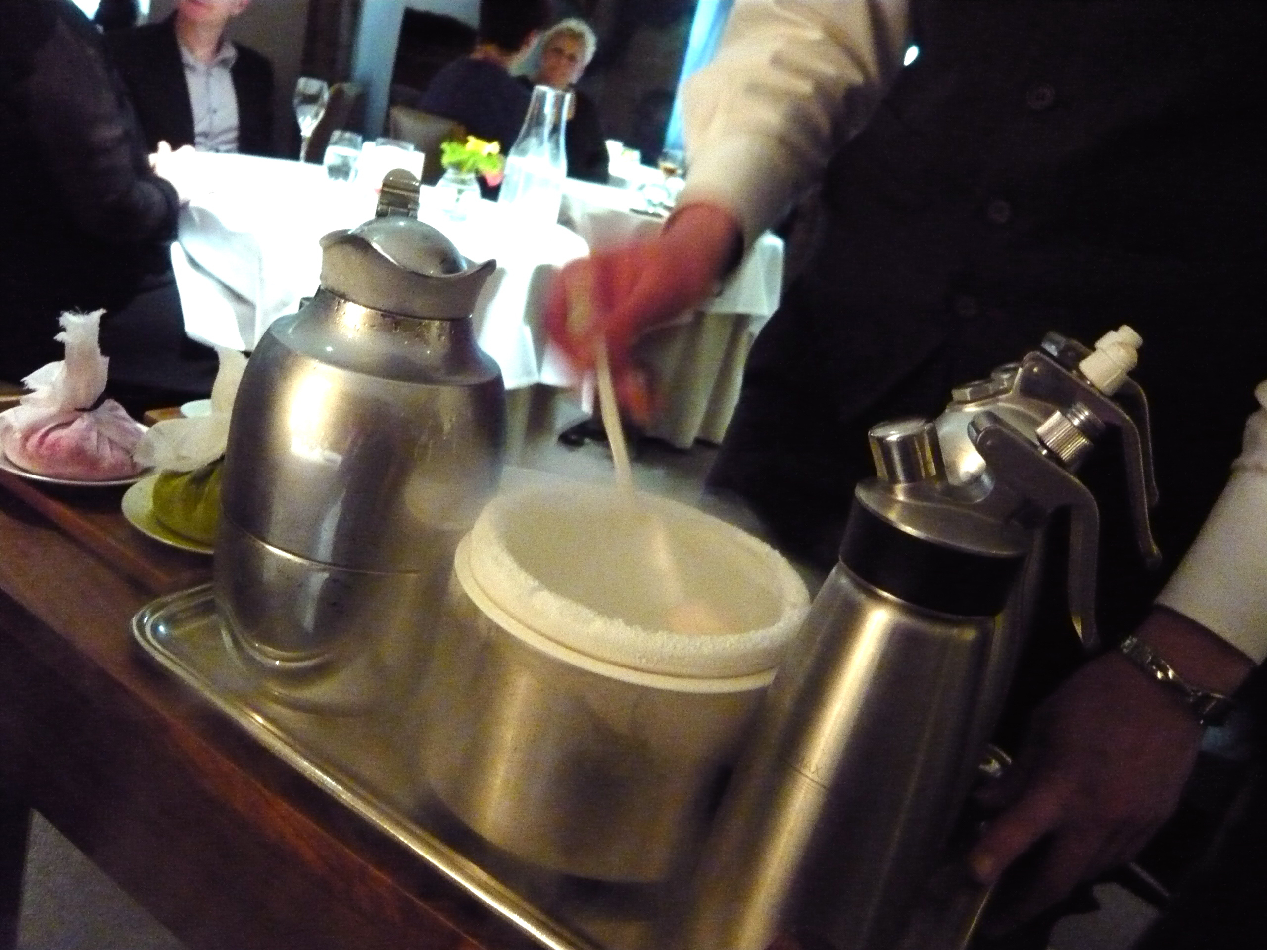 Temperature Play: Flash Freezing and Liquid Nitrogen Alternatives (image credits: wikimedia)