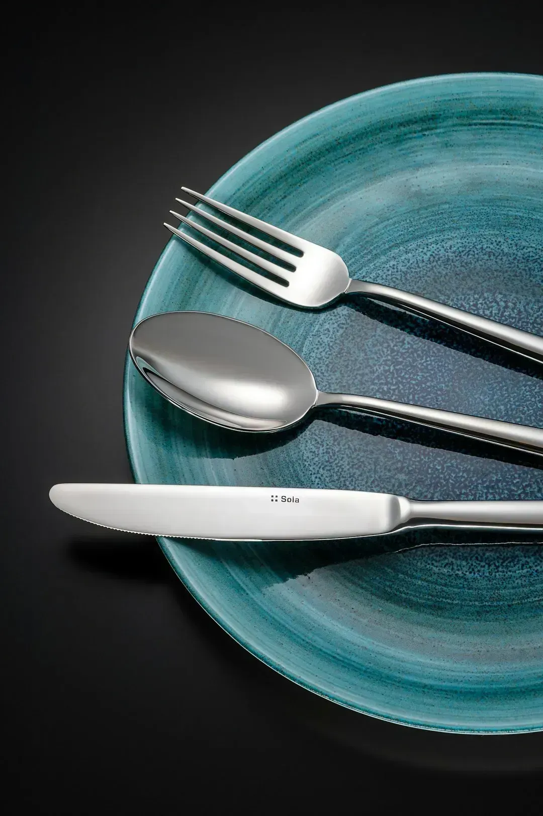 6. They Misread the Cutlery Signals (Image Credits: Unsplash)