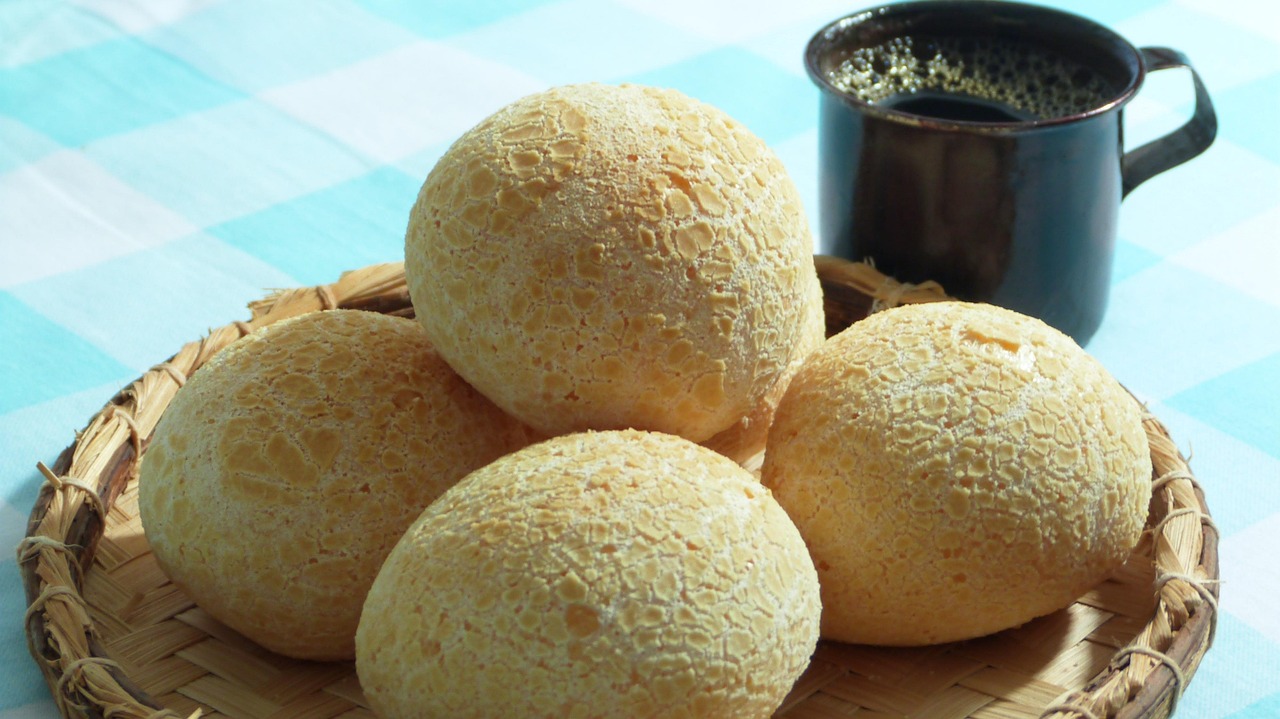 Pão de Queijo (Brazil) (image credits: pixabay)