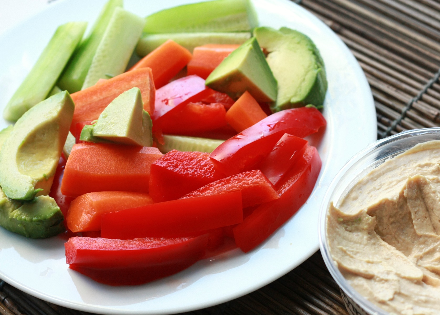 Hummus with Vegetables: The Perfect Partnership (image credits: wikimedia)