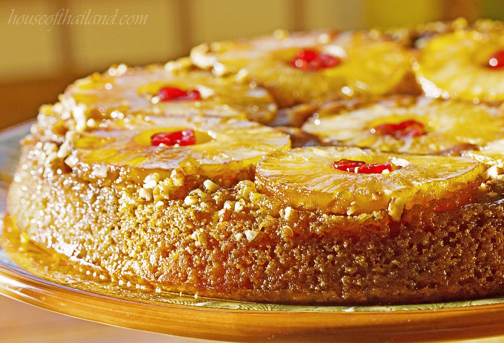 Pineapple Upside-Down Cake: The Flipped-Out Dessert That Lost Its Drama (image credits: flickr)