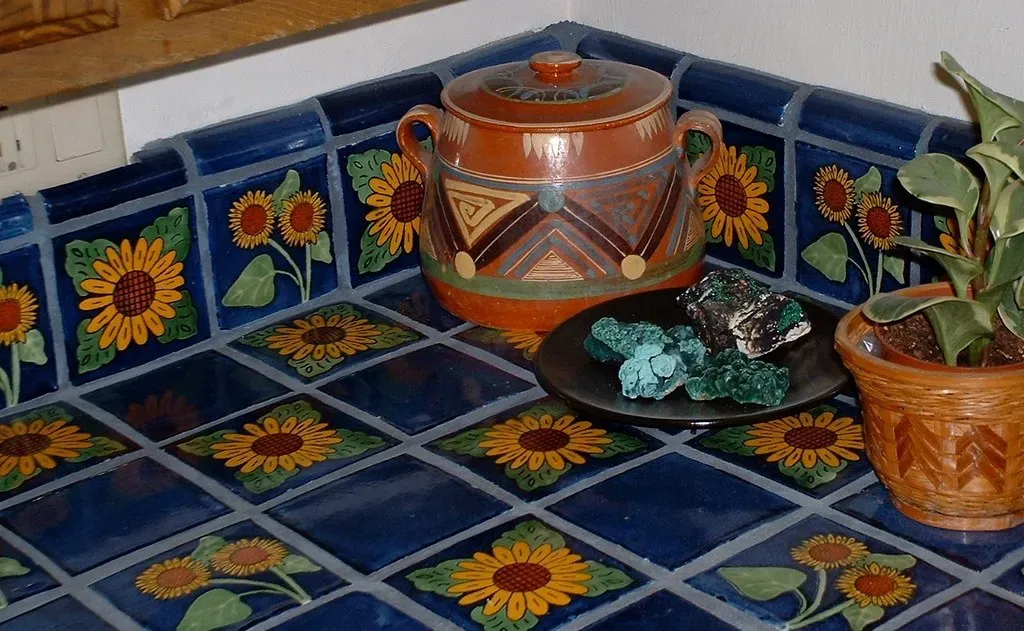Tile Countertops With Grout Lines (Image Credits: Flickr)