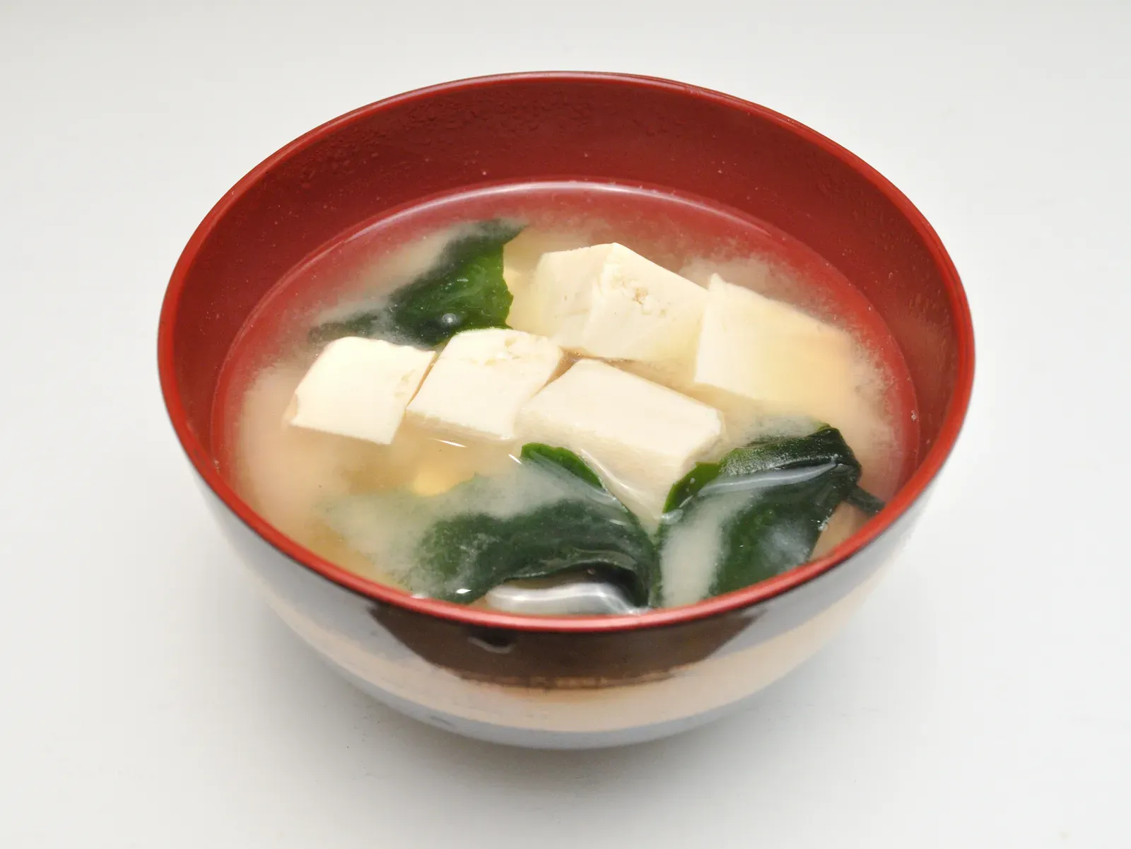 Miso Soup with Tofu and Seaweed (Image Credits: Wikimedia)