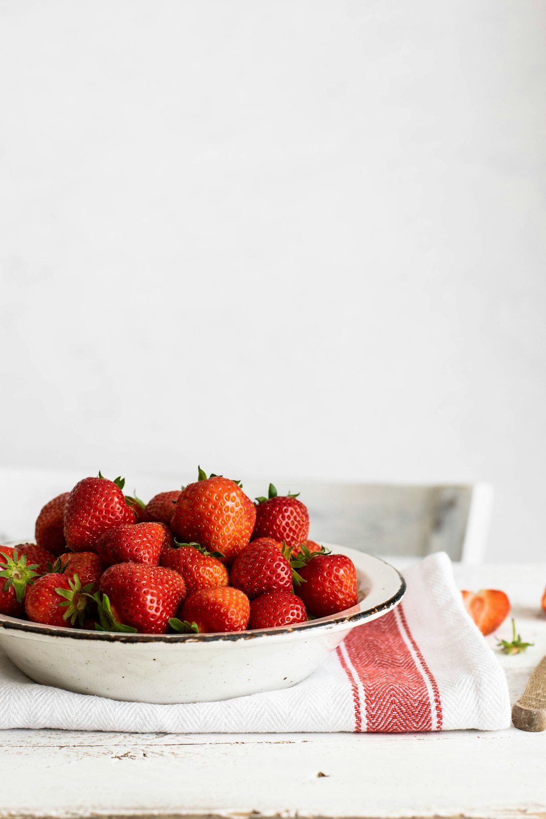 Strawberries: Flavonoid-Fueled Wellness (image credits: unsplash)