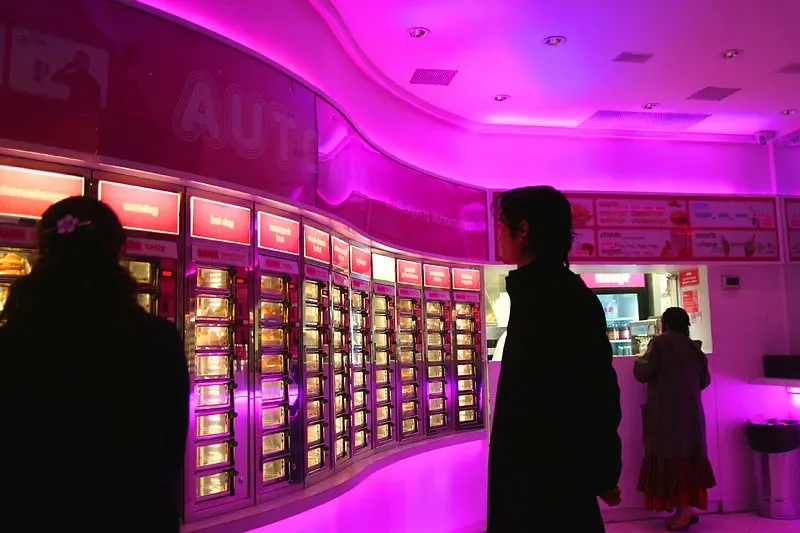 April 9, 1991: The Last Glass Door Closes (Image Credits: Flickr)